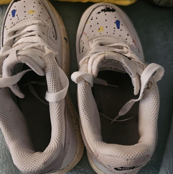 Nike Paint Splatter and White Sneakers Classic Design - Picture 5 of 7